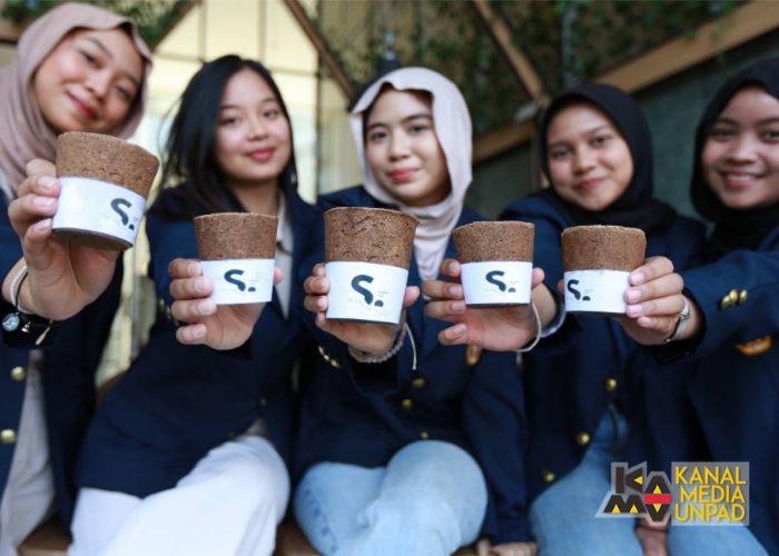 Inovasi Gelas Limbah Kulit Biji Kopi Buatan Mahasiswa Unpad, Dapat Dimakan Setelah Dipakai Minum