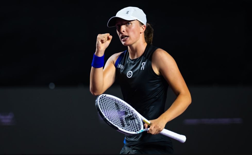Final WTA: Iga Swiatek Kalahkan Coco Gauff Dua Set Langsung, Tiket Semifinal Masih Belum Pasti