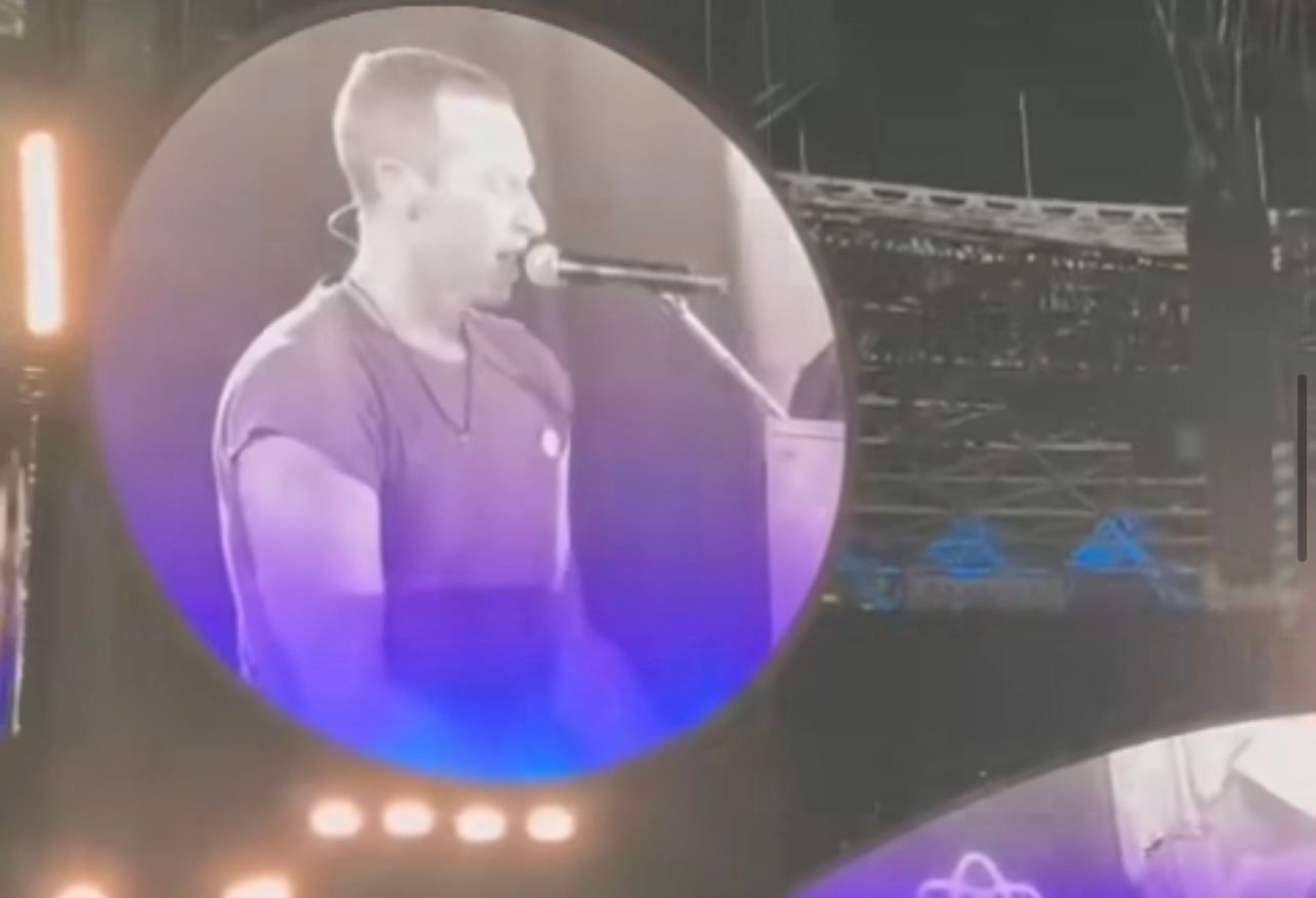 Momen Gemas Konser Coldplay, Chris Martin Lontarkan Pantun Pinjam Dulu Seratus, Penonton Kegirangan