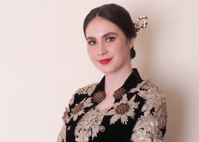 Arumi Bachsin Ungkap Kondisi Keluarga Baik-baik Saja Setelah Gedung Negara Grahadi Surabaya Terbakar