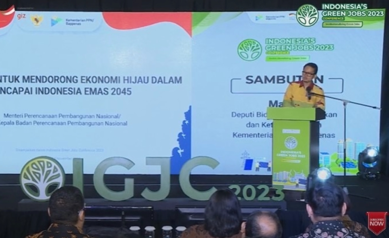 Mengapa Gambar Aspek Green Jobs Diletakkan di Tengah Paragraf?