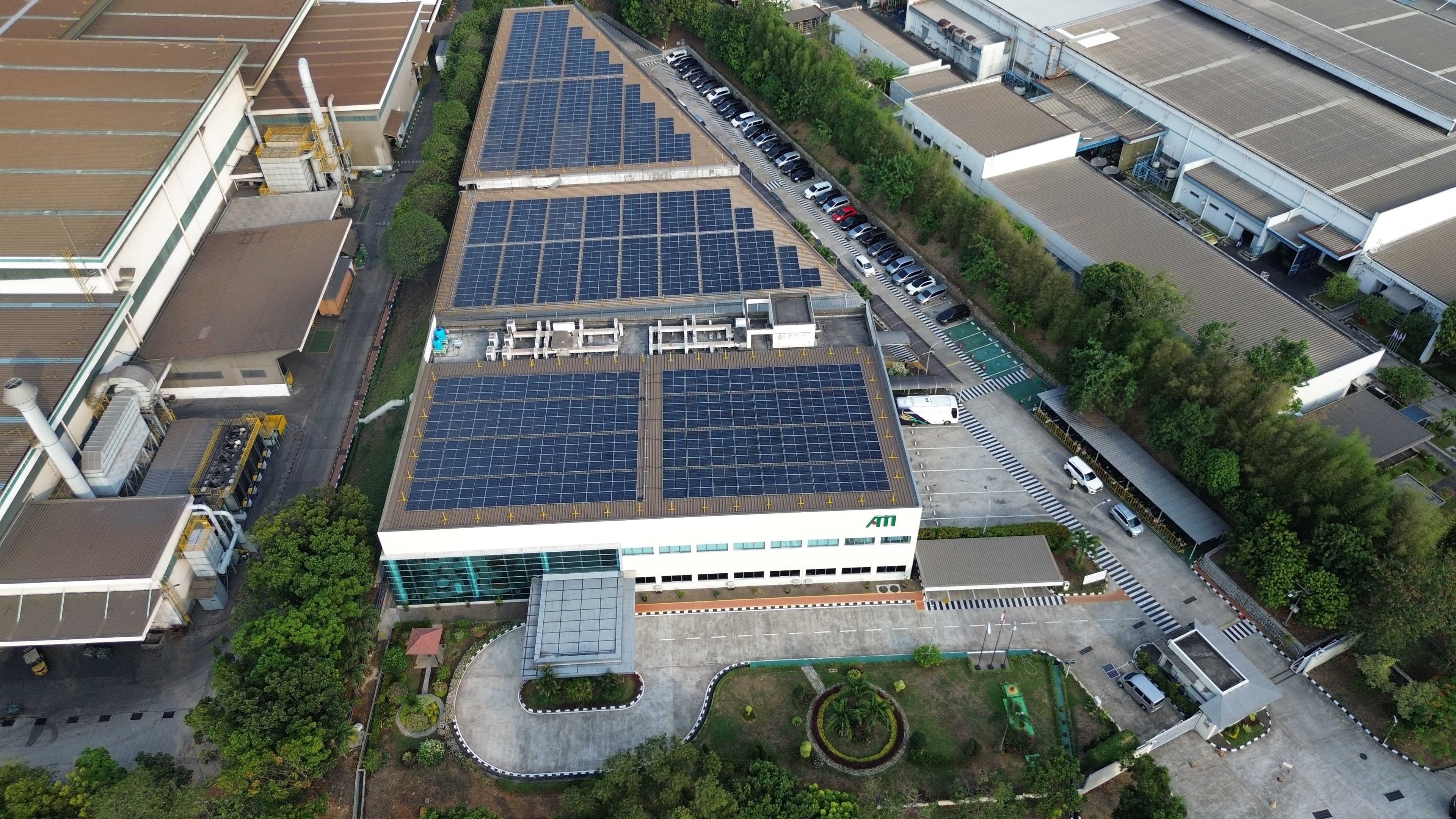 Entitas Astra Otoparts Pasang PLTS Atap 3 MWp di Karawang