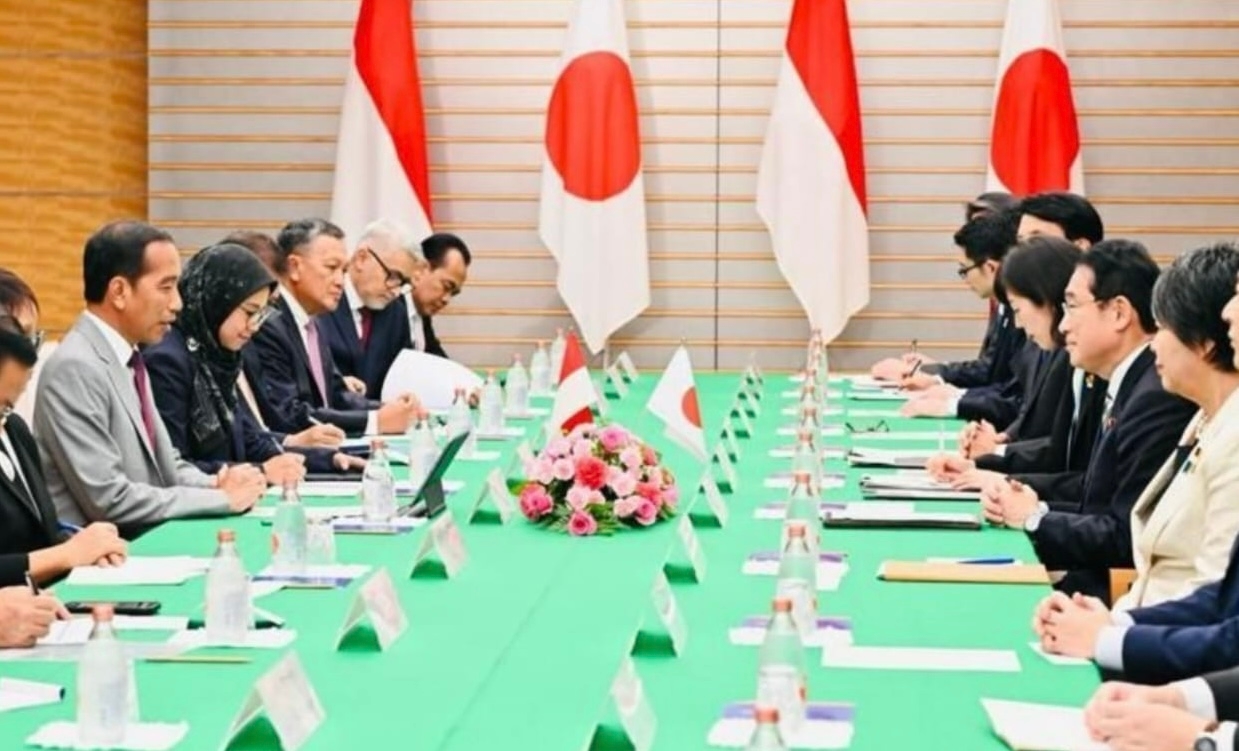 Jokowi Bertemu PM Jepang Bahas Kerja Sama Transisi Energi hingga MRT