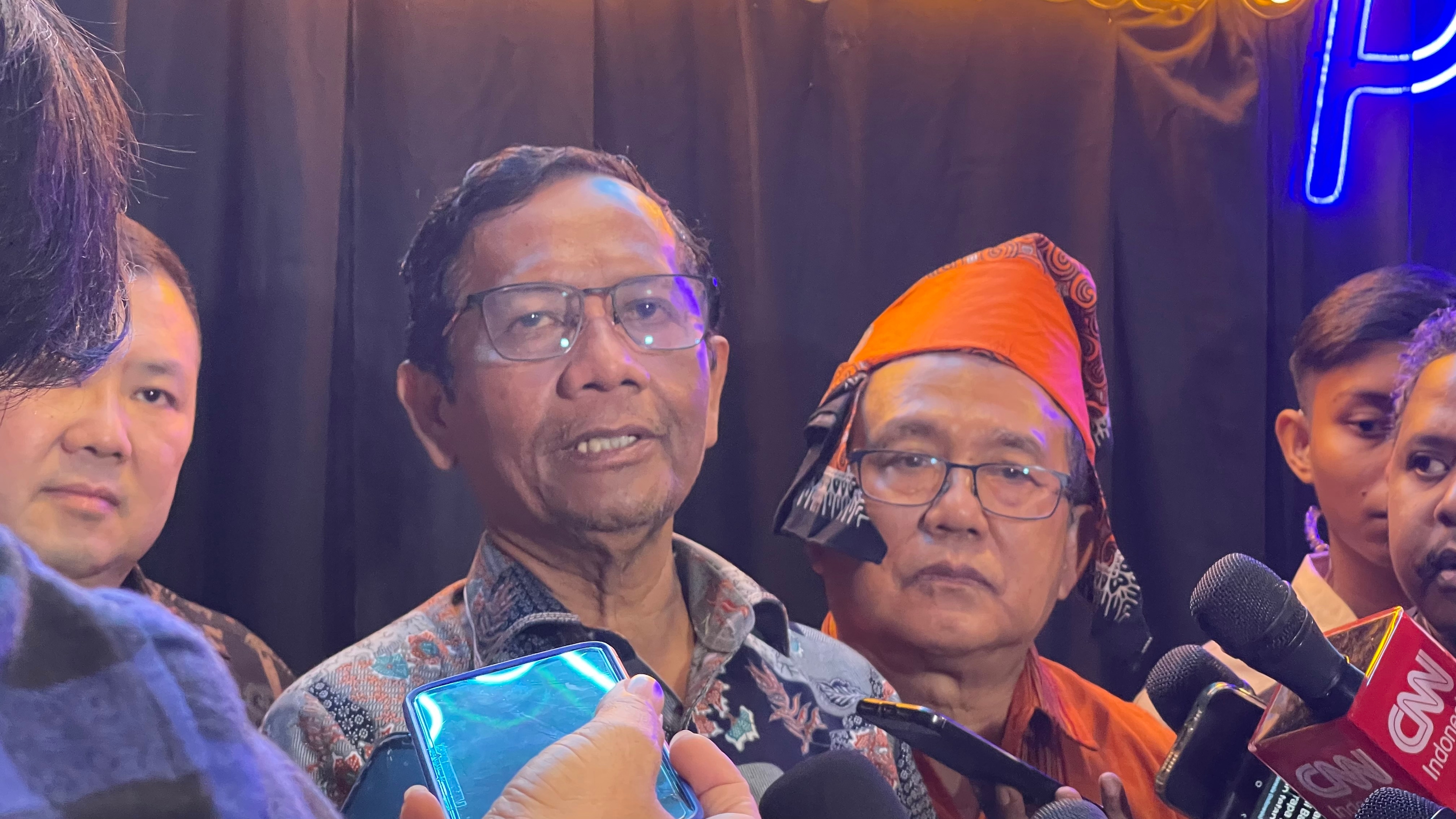 TKN Prabowo-Gibran Optimis Tak Impor Susu, Mahfud: Silakan Buktikan