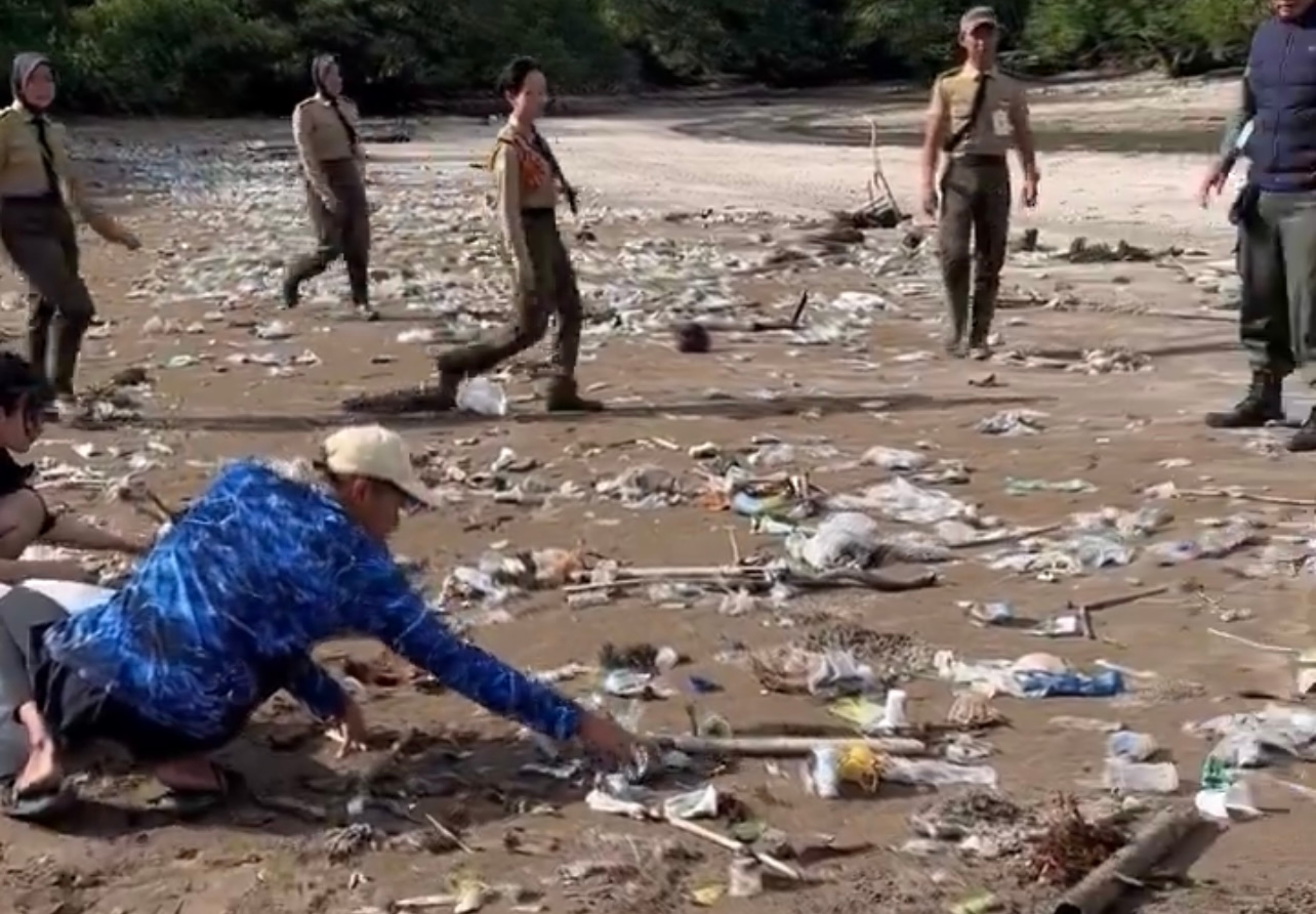 Video Susi Pudjiastuti Viral, Bukti Sampah Air Mineral Kemasan Gelas Ancam Laut RI, Bukan Kemasan Galon Sekali Pakai!