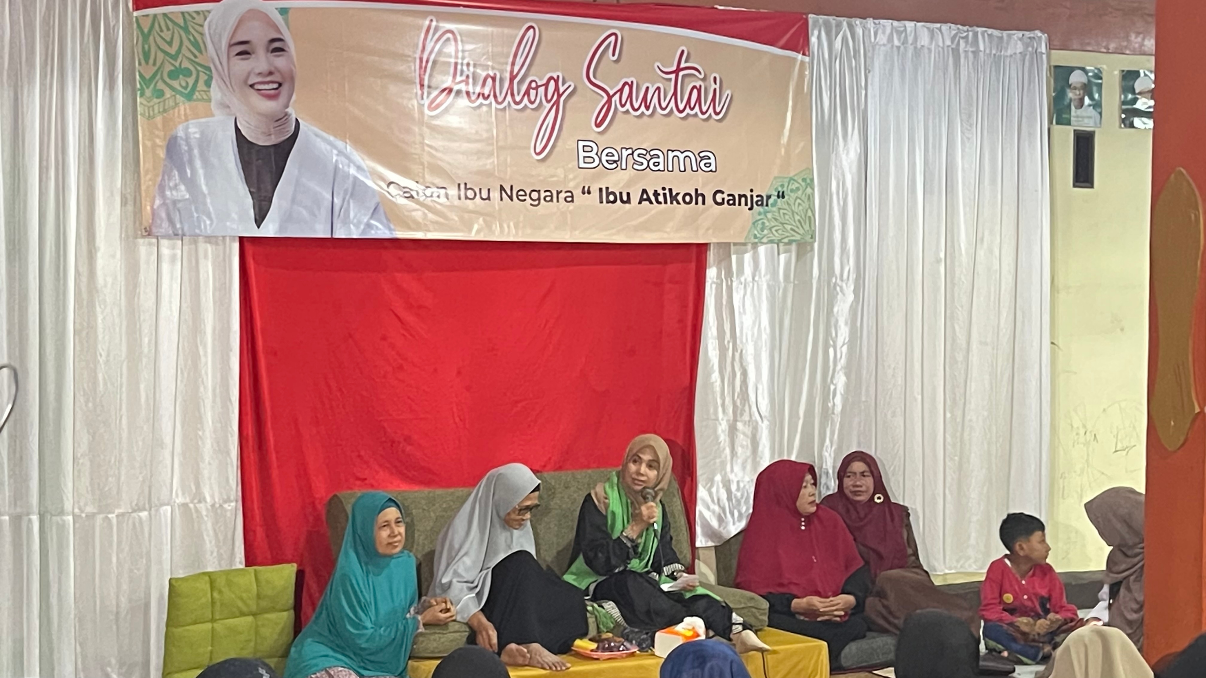 Siti Atikoh Sosialisasikan Program Paslon 3, KTP Sakti hingga Akses Pendidikan