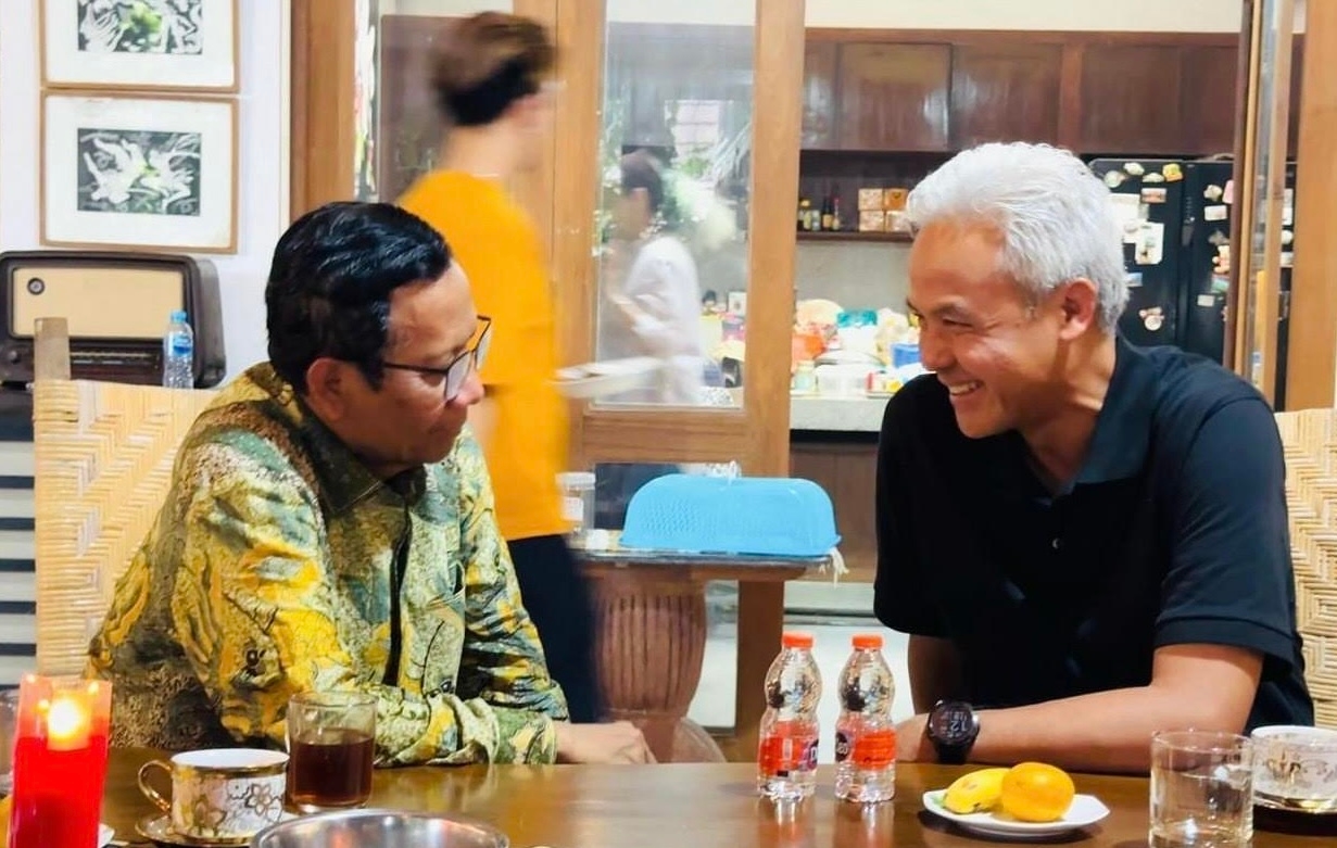 Sempat Berbeda Soal Hak Angket, Ganjar dan Mahfud Makan Siang Bersama Bareng Aktivis Yogyakarta