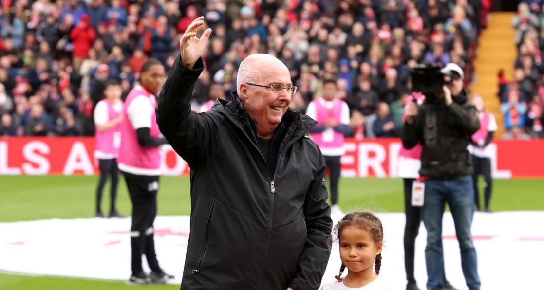 Mengharukan, Sven-Goran Eriksson Pimpin Legenda Liverpool kontra Legenda Ajax di Anfield