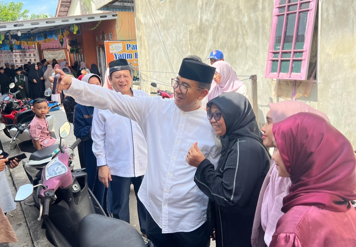 Lebaran Hari Pertama, Pj Gubernur Kaltim Akmal Malik Berkunjung ke Panti Asuhan di Kota Samarinda