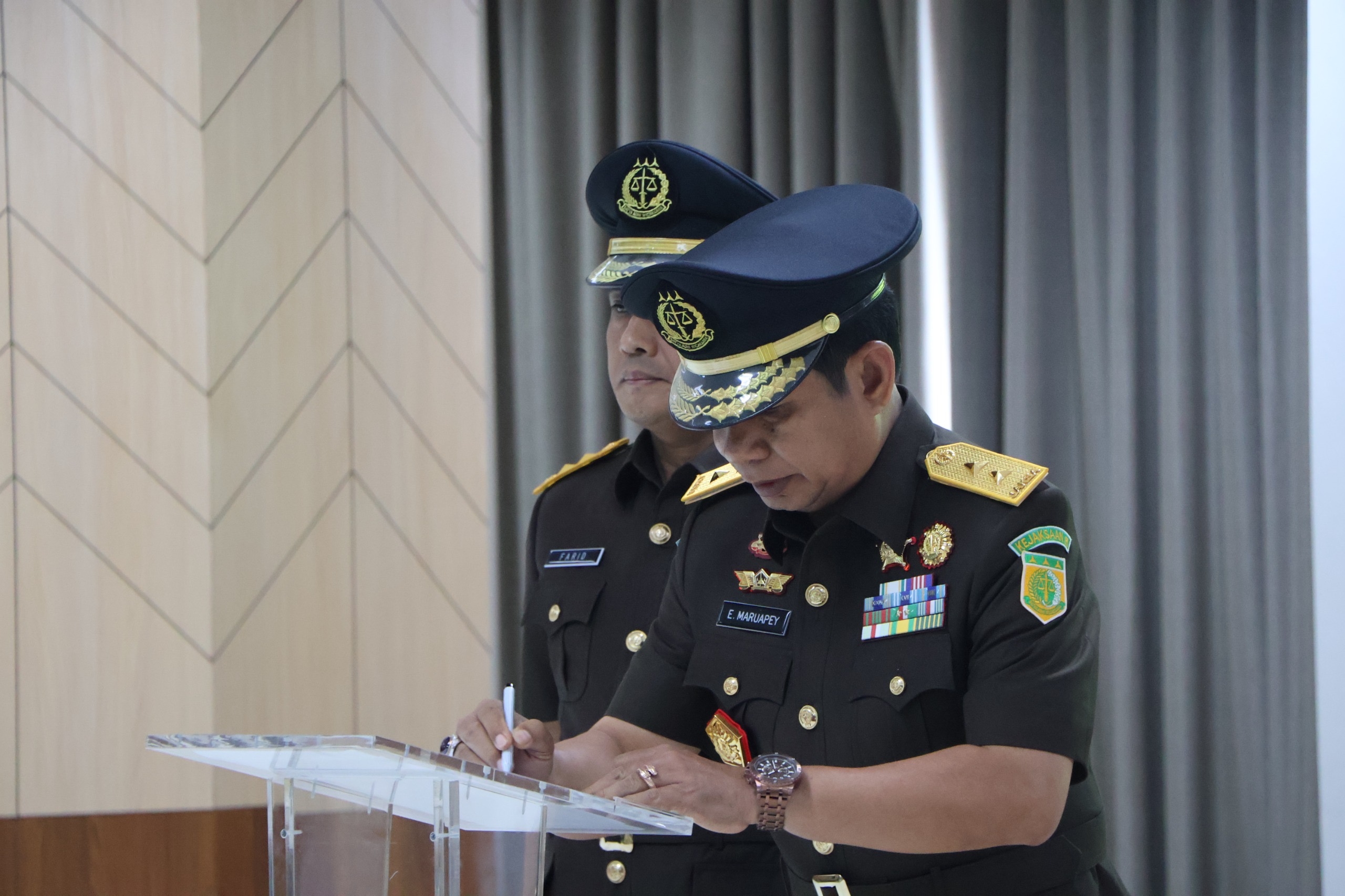 JAM Pidmil Mayjen TNI Wahyoedho Indrajit Lantik dan Ambil Sumpah Laksamana Pratama TNI Effendy Maruapey Sebagai Direktur Penindakan