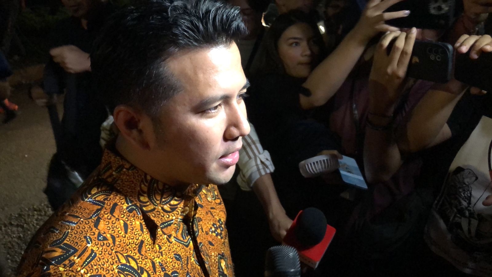 Emil Dardak Bantah Masuk Kabinet, Setia Dampingi Khofifah di Pilgub Jatim