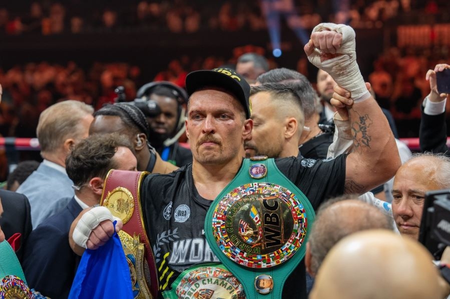 Bikin Tyson Fury Dihitung Wasit di Ronde 9, Oleksandr Usyk Sapu 5 Gelar Plus Undisputed!