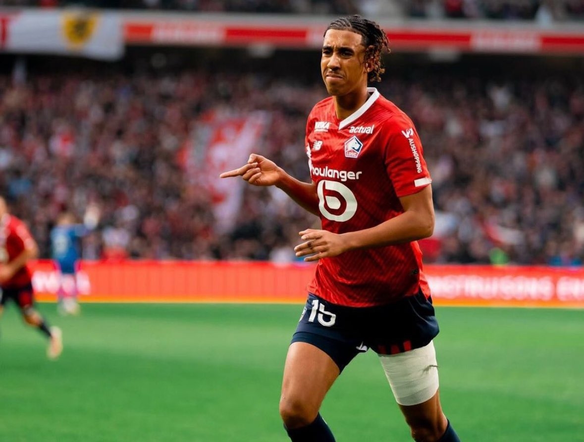 Leny Yoro Pilih Manchester United, Real Madrid Gigit Jari?