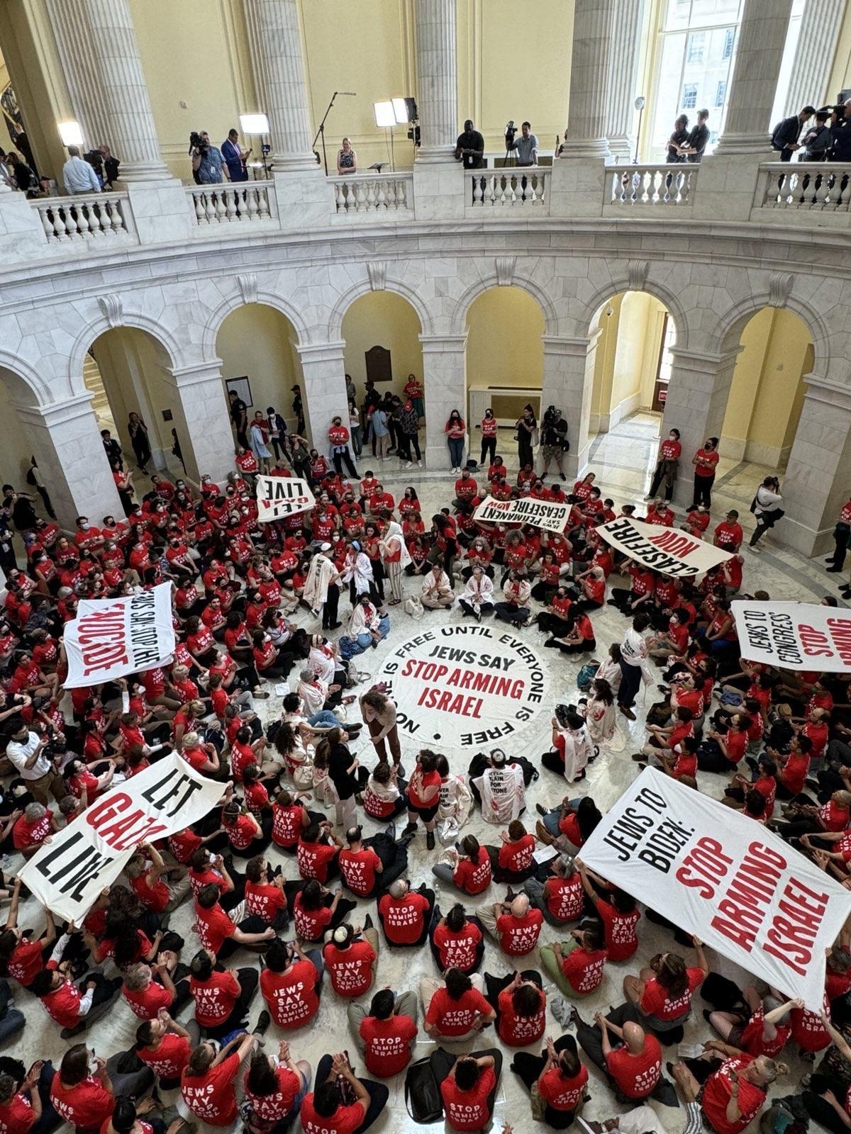 Protes Gaza, Ratusan Aktivis Yahudi Ditangkap di Kongres AS Sehari Sebelum Pidato Netanyahu