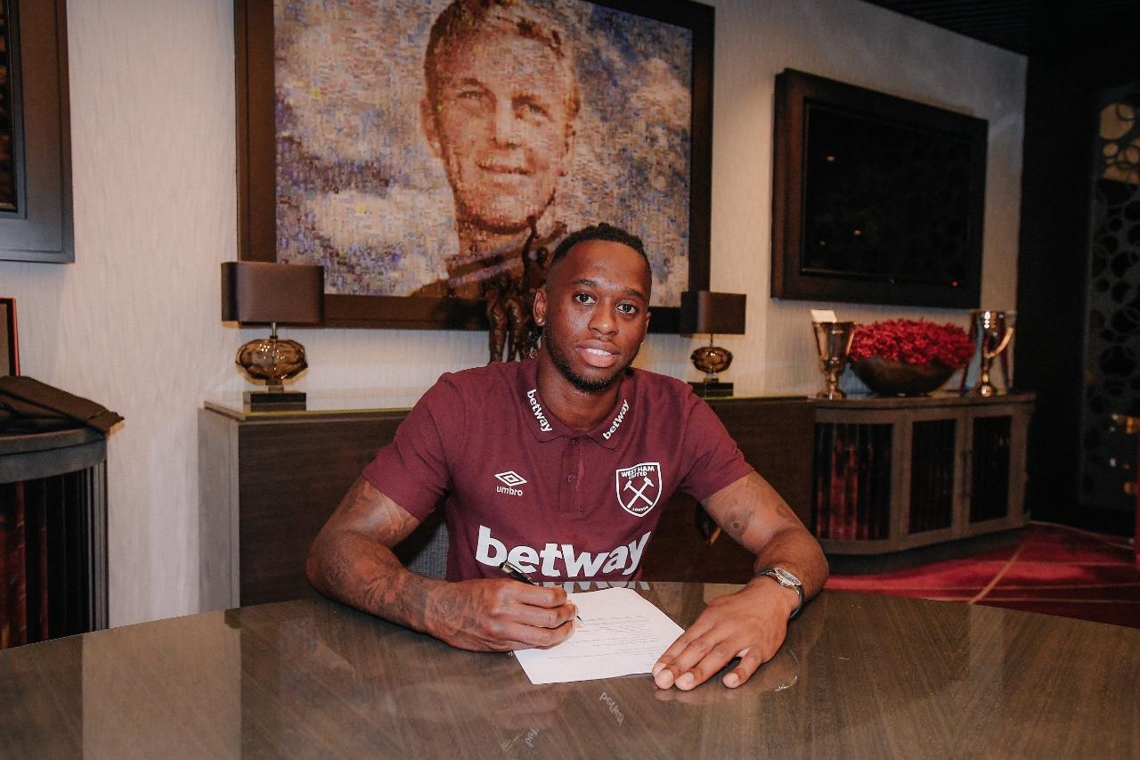Resmi, West Ham Rekrut Aaron-Wan Bissaka dari MU dengan Transfer Rp303,9 Miliar