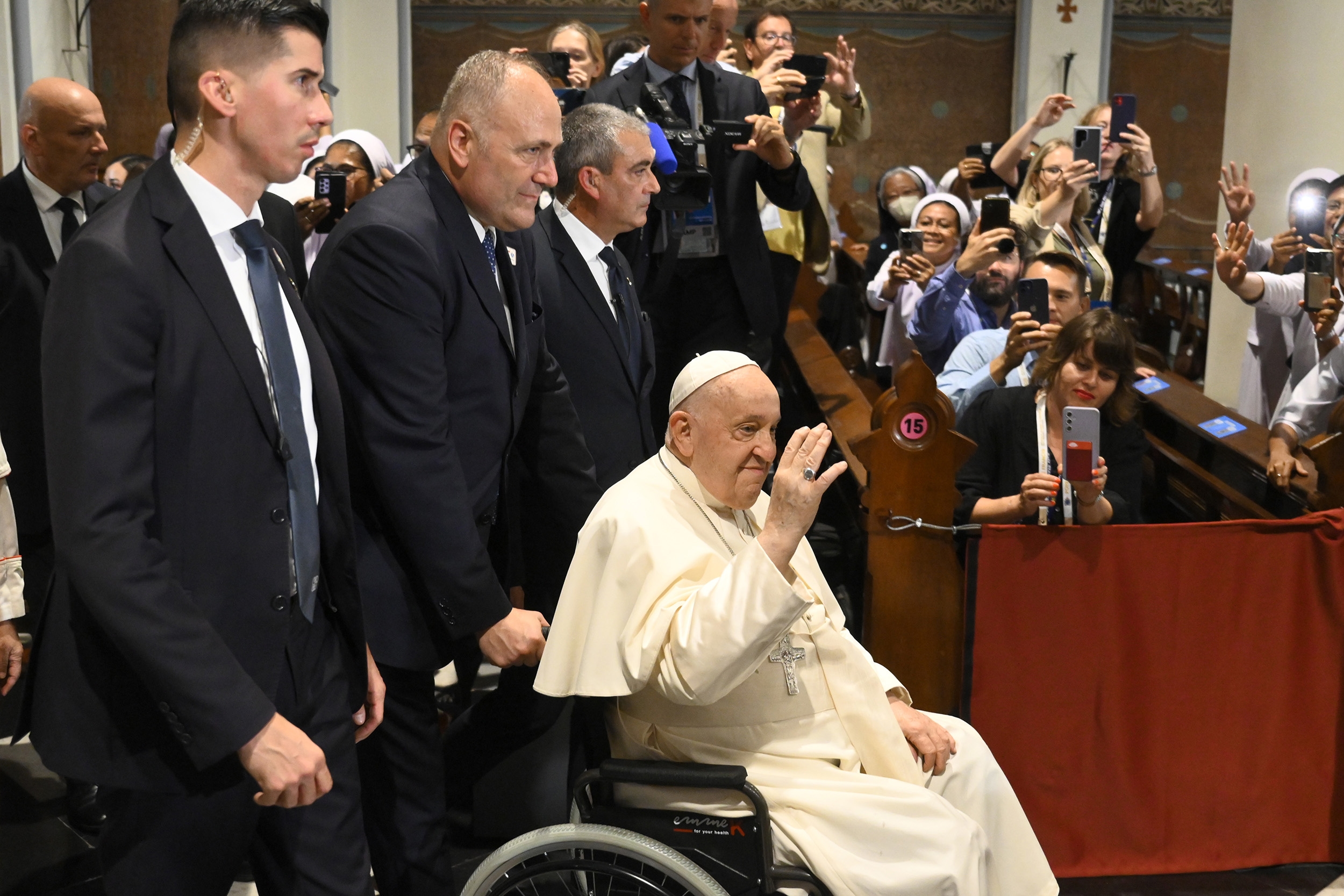 Link Live Streaming Misa Akbar Paus Fransiskus di GBK 2024