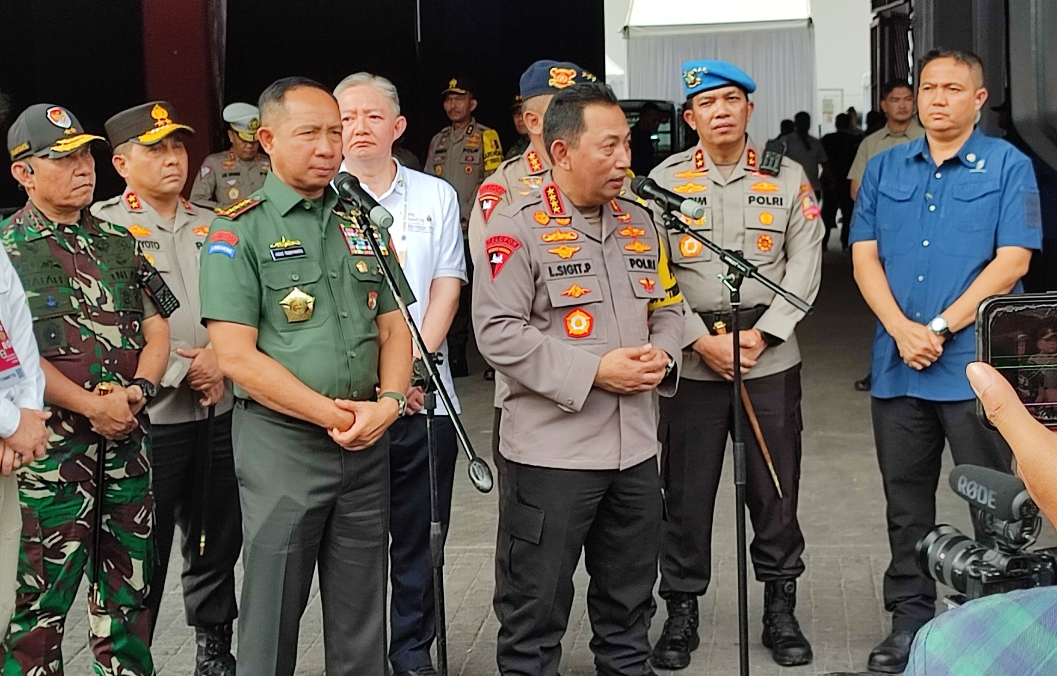 Kapolri dan Panglima TNI Tinjau Kesiapan Pengamanan Jelang Misa Akbar Paus Fransiskus di GBK