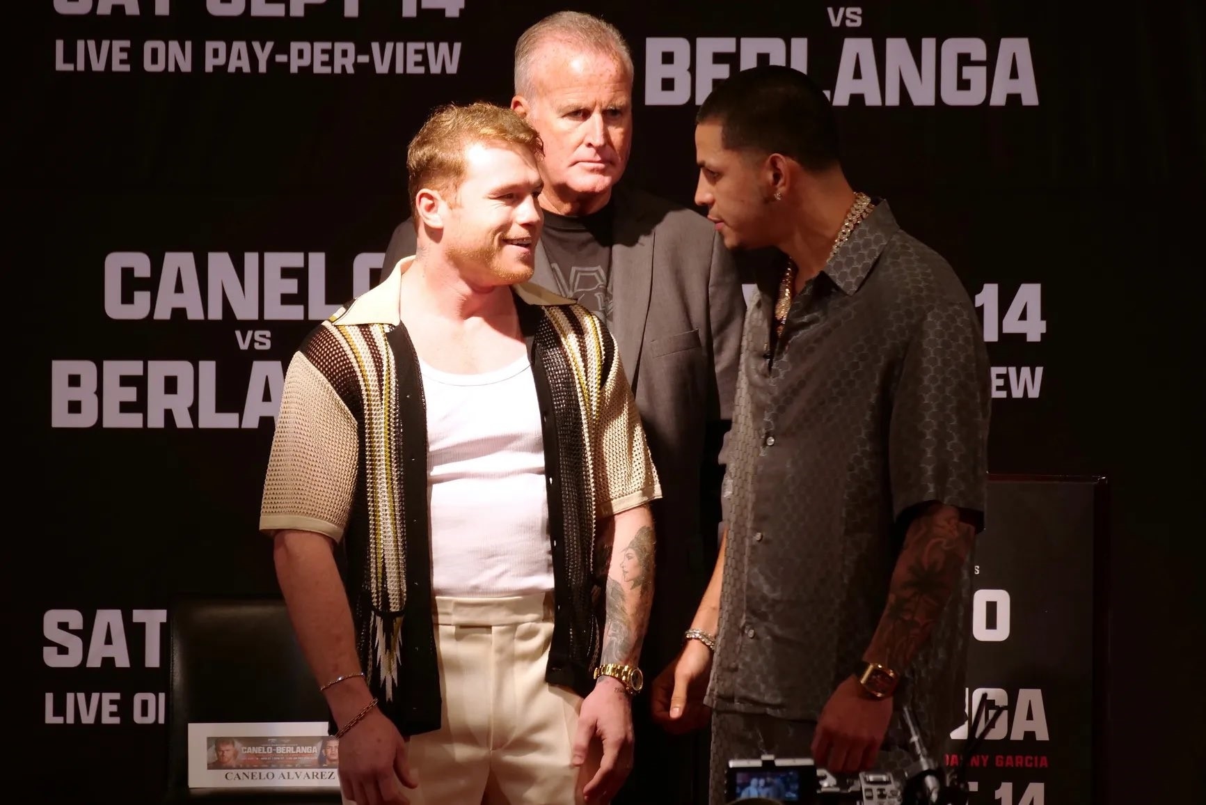 Brutal, Canelo Alvarez Berhasil Taklukkan Edgar Barlenga