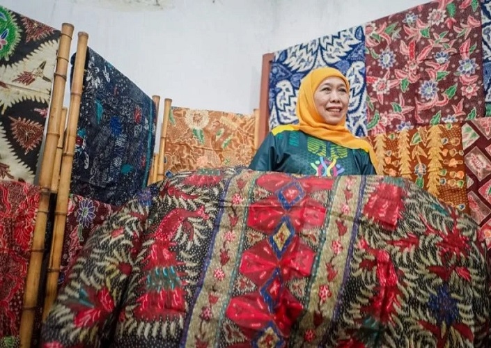 Khofifah Indar Parawansa Ajak Masyarakat Bangga Memakai Batik