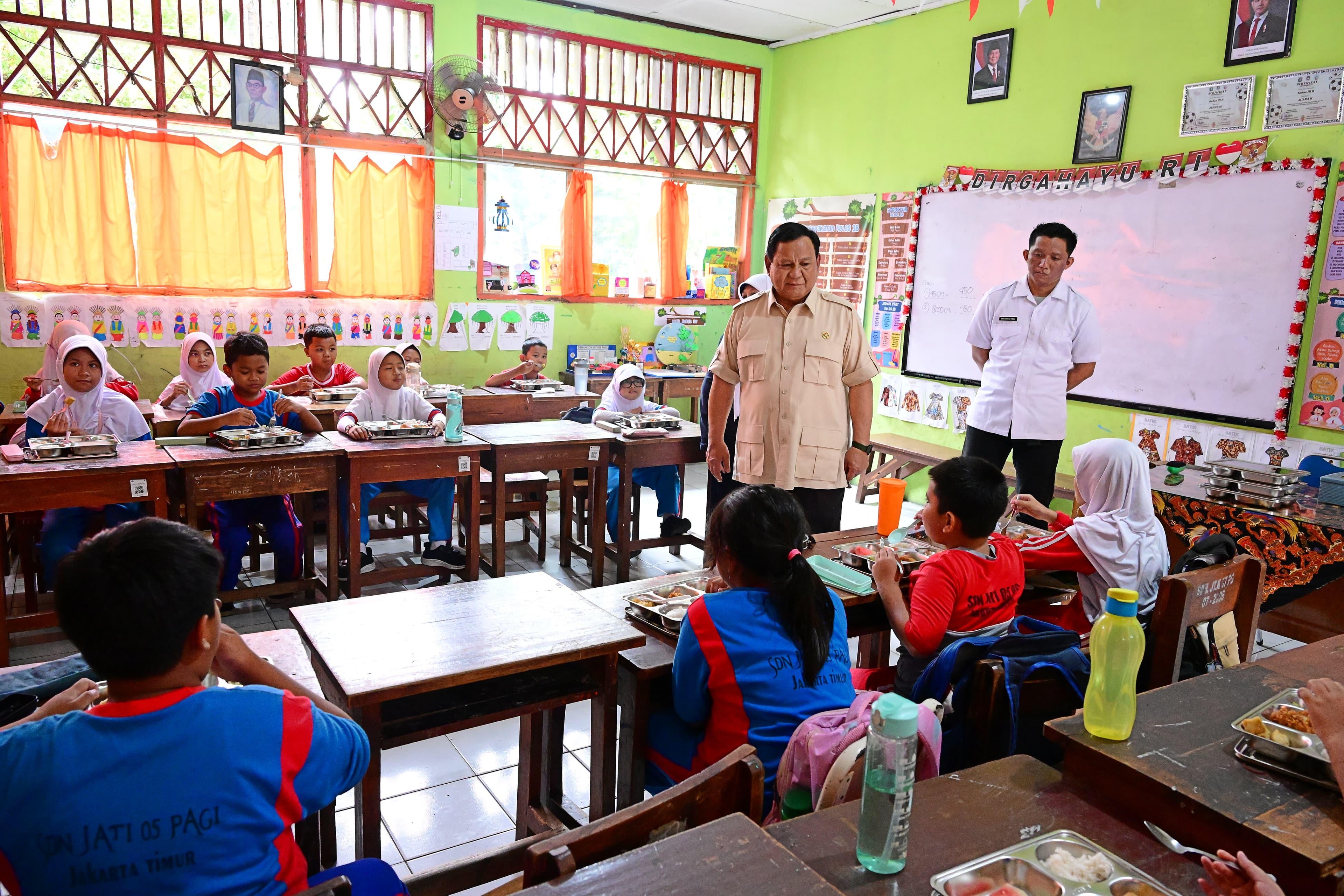 Presiden Prabowo Sidak Dapur Umum dan Sekolah, Tinjau Langsung Program Makan Bergizi Gratis