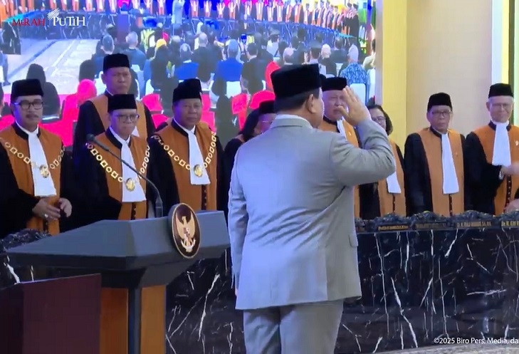Prabowo Hormat ke Hakim Saat Ikuti Sidang Istimewa MA: Beban Saudara Sangat Berat