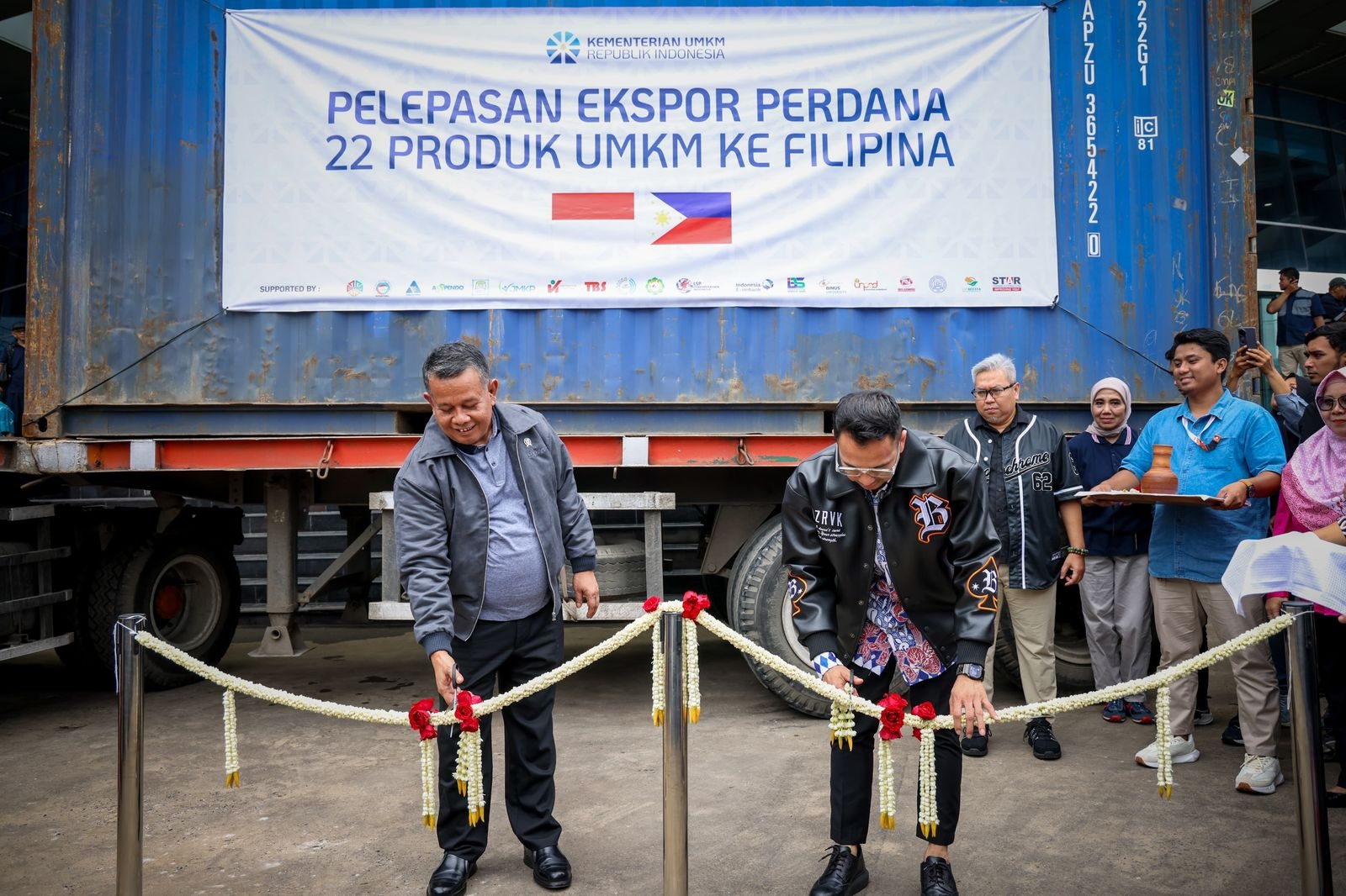 Naik Kelas, Wamen Helvi Lepas Ekspor 22 Produk UMKM ke Filipina