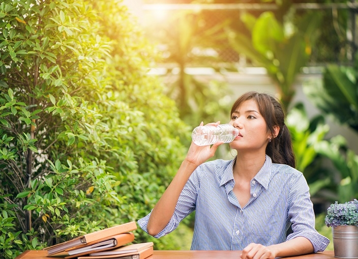 5 Minuman yang Dapat Membantu Meredakan Gejala Asam Urat
