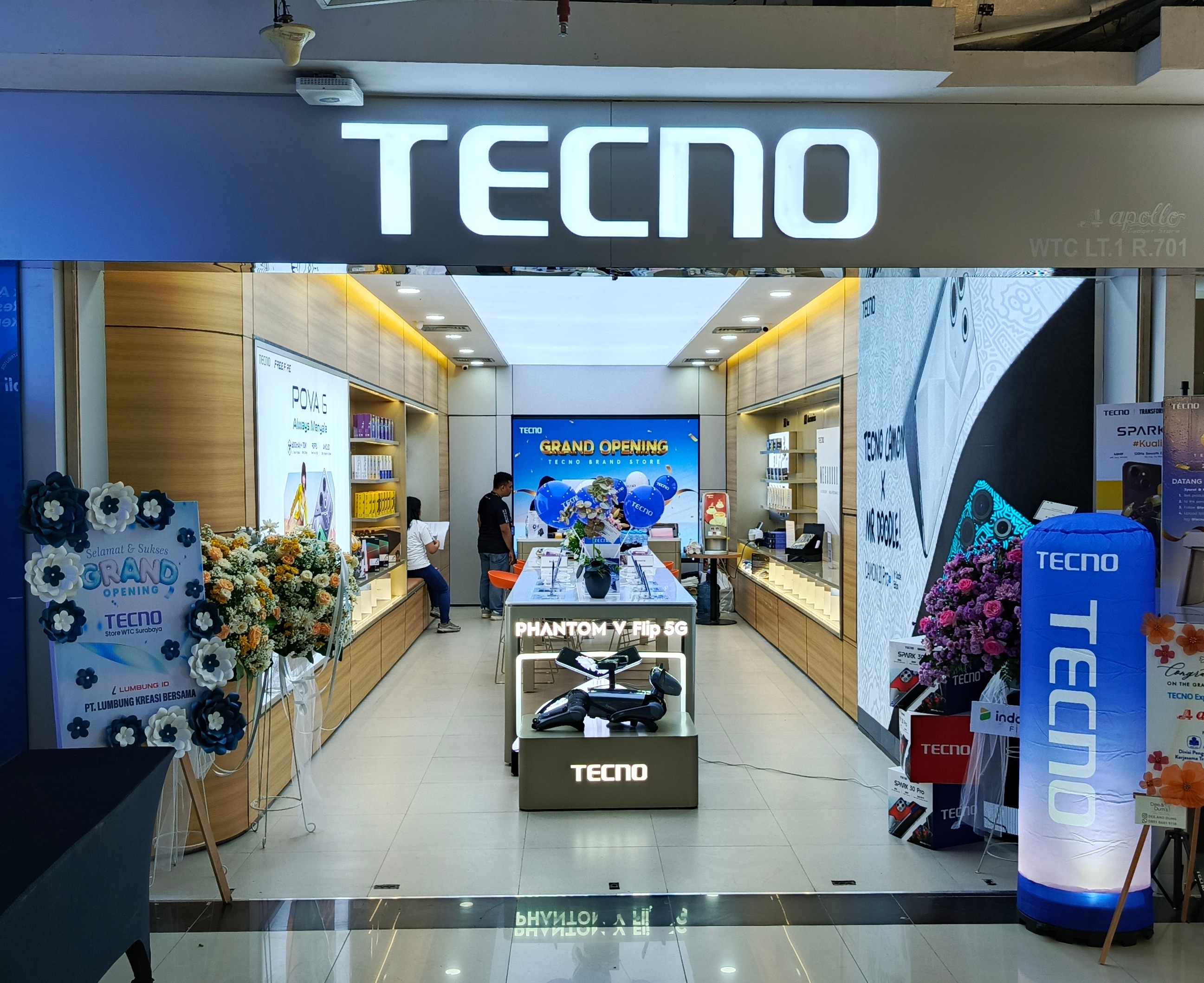TECNO Resmikan Experience Store Pertama di Surabaya