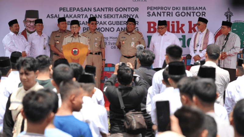 Dukung Pendidikan Pesantren, Pramono Lepas 1.024 Santri ke Pondok Modern Gontor