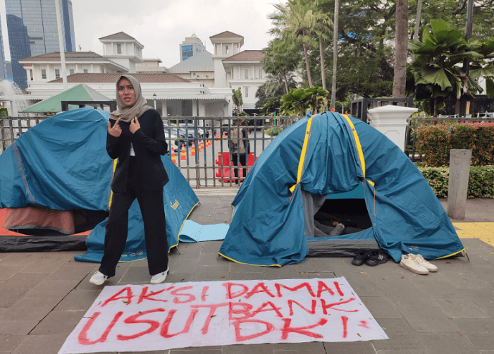 Aliansi Pemuda Dirikan Tenda di Depan Balai Kota Jakarta, Tuntut Pencopotan Dirut Bank DKI