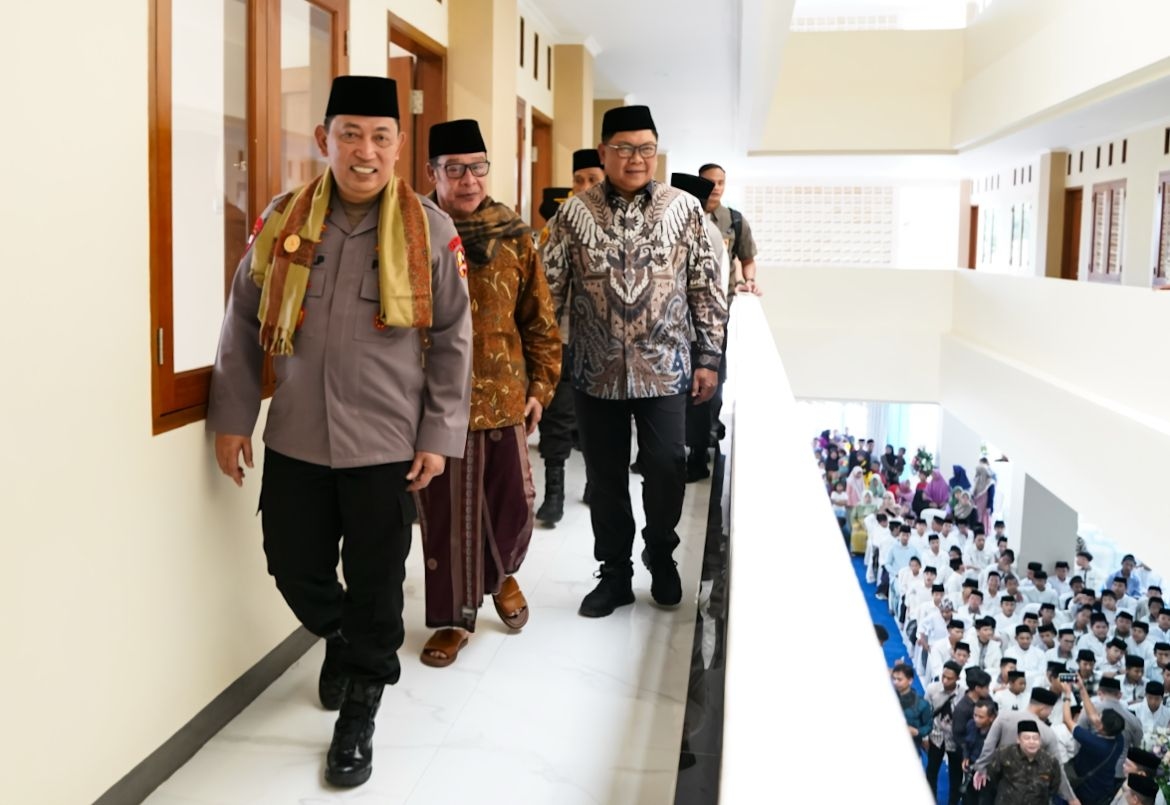 Dorong Pendidikan Santri, Bank Mandiri Perkuat Fasilitas Ponpes Al-Inaaroh Al-Hikam di Cirebon