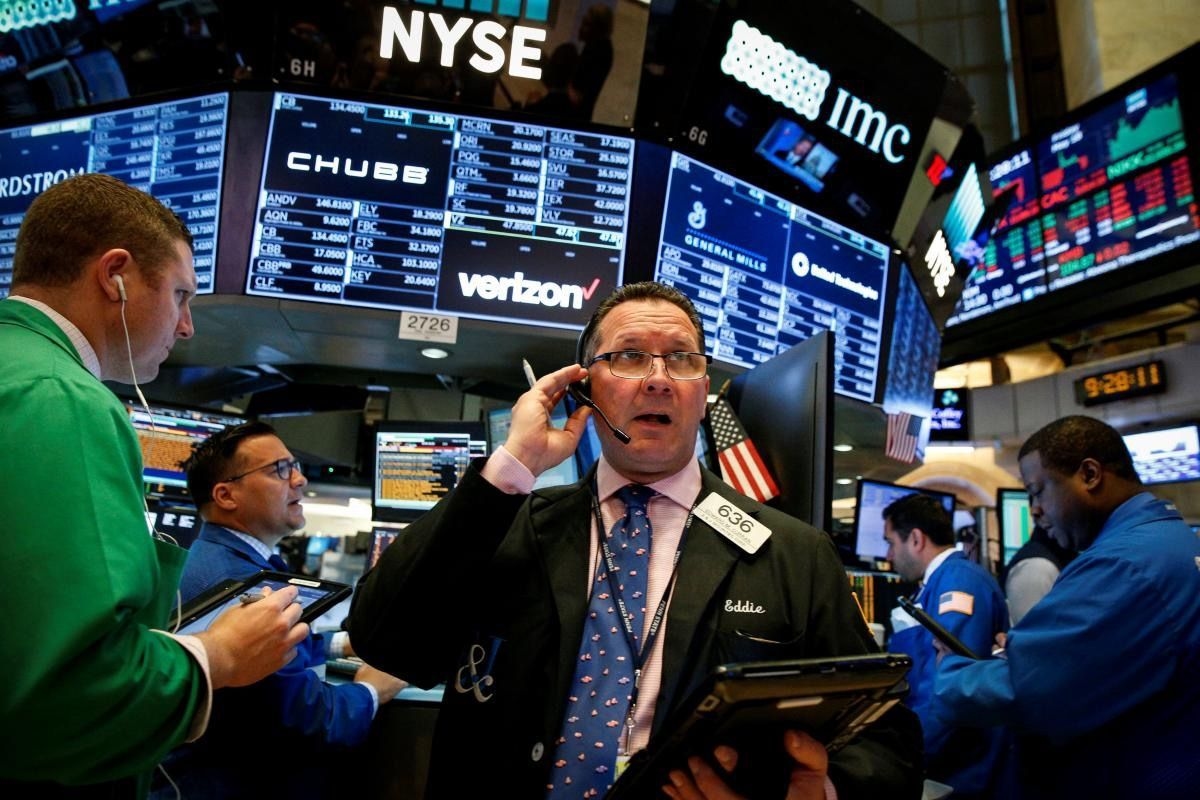 Indeks Utama Wall Street Terkoreksi, Pasar Tunggu Keputusan The Fed
