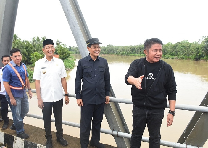 Diimpikan Masyarakat Lebih dari Tiga Dekade, Herman Deru Bergerak Cepat Atasi Jalan Terbengkalai Penghubung Muara Enim, PALI dan Prabumulih