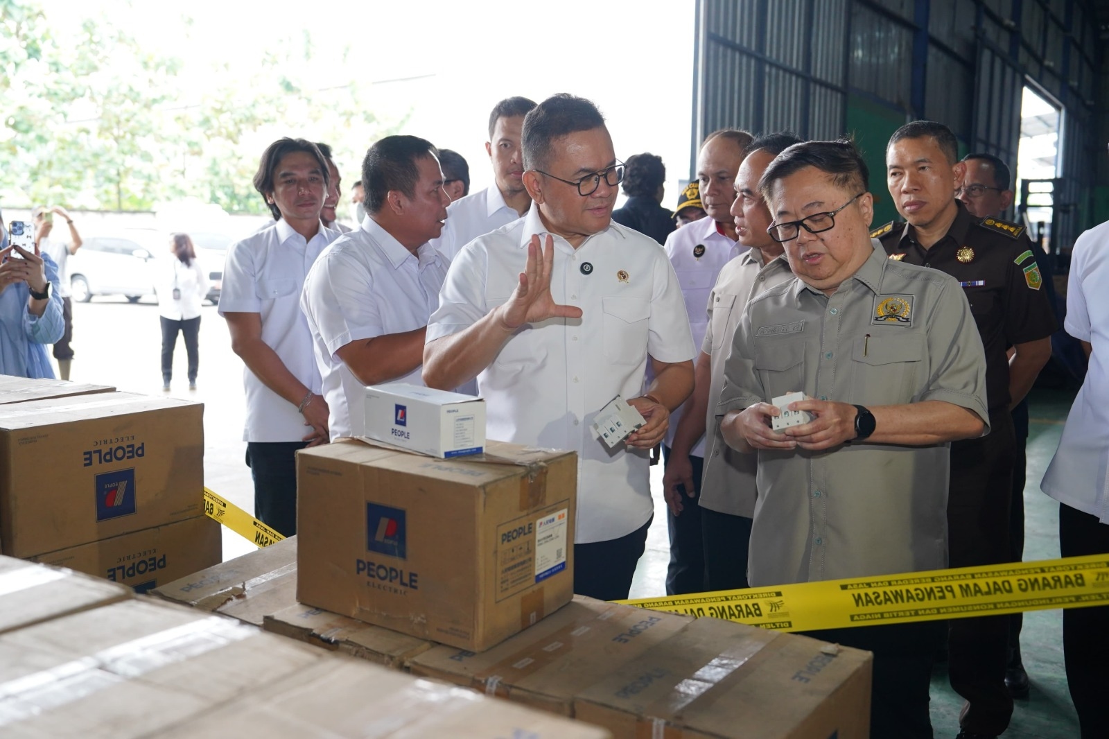 Mendag Sita Ribuan Barang Impor Ilegal dari China Senilai Rp18,8 Miliar