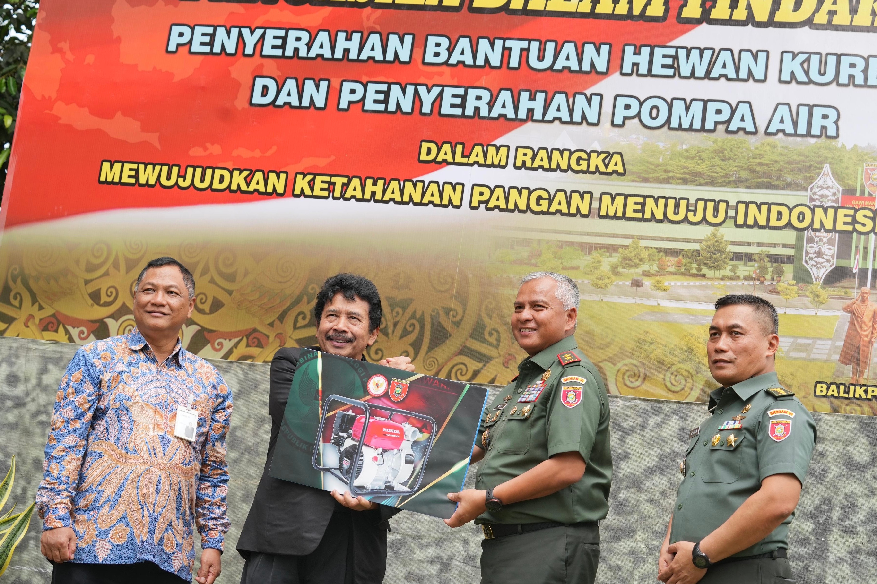 BPIP Serahkan Pompa Air dan Hewan Kurban ke Kodam VI/Mulawarman: Pancasila Harus Hidup dan Bekerja untuk Rakyat