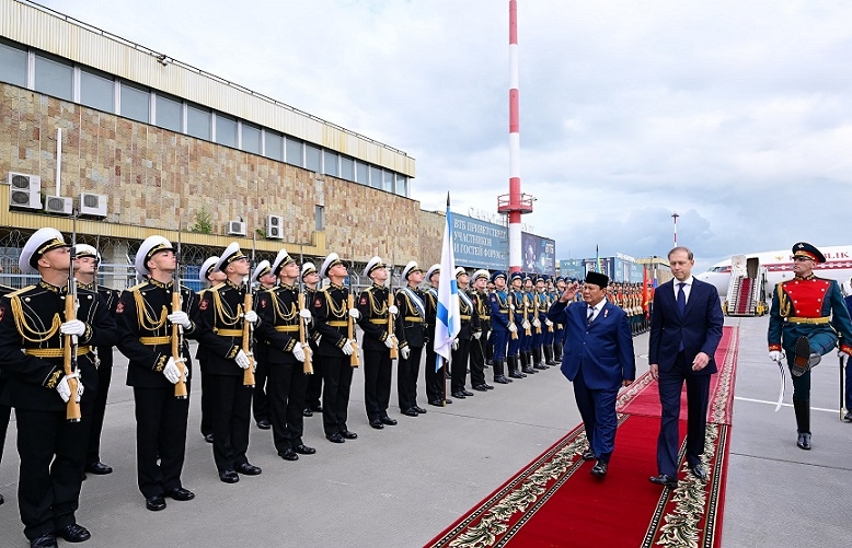Tiba di St. Petersburg, Presiden Prabowo Disambut Pasukan Jajar Kehormatan