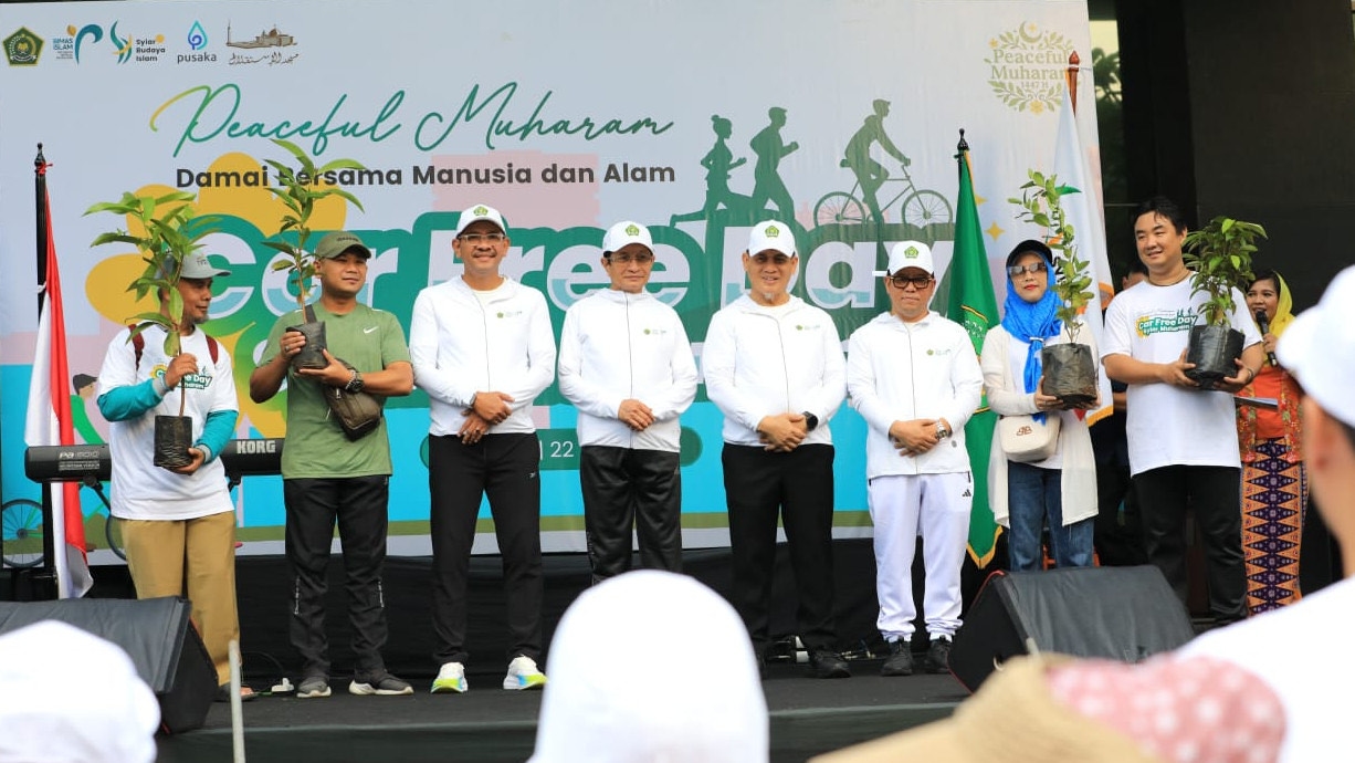 Simbol Penghijauan Indonesia, Menag Bagikan Bibit Pohon ke Ribuan Peserta CFD