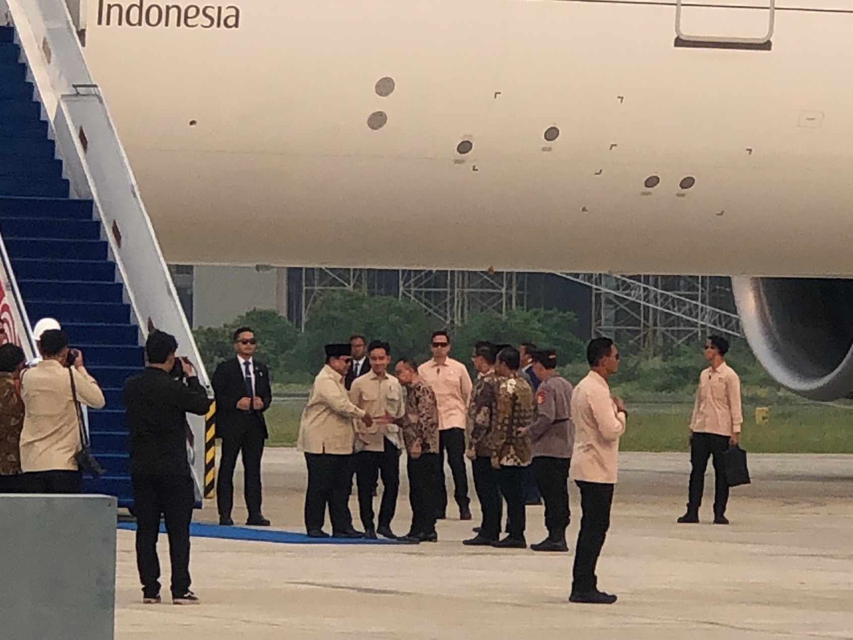 Prabowo Tiba di Tanah Air, Disambut Wapres Gibran hingga Sufmi Dasco