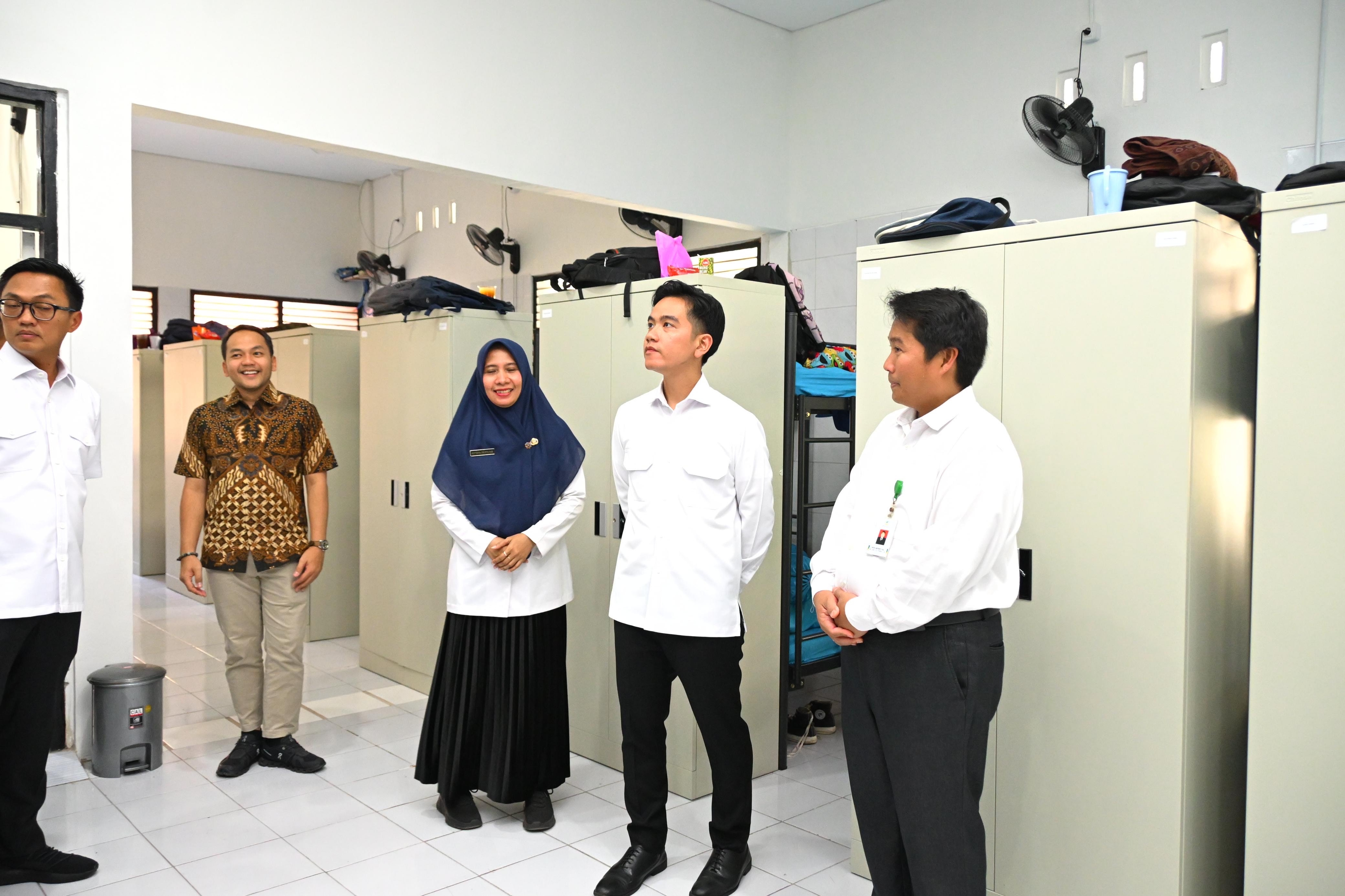 Wapres Gibran Tinjau Sekolah Rakyat di Surakarta: Fasilitas Oke, Siswa Harus Betah dan Berprestasi