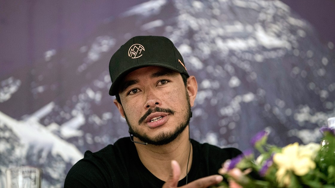 Nirmal Purja Pecahkan Rekor Pendakian, Capai 50 Puncak 8.000 Meter