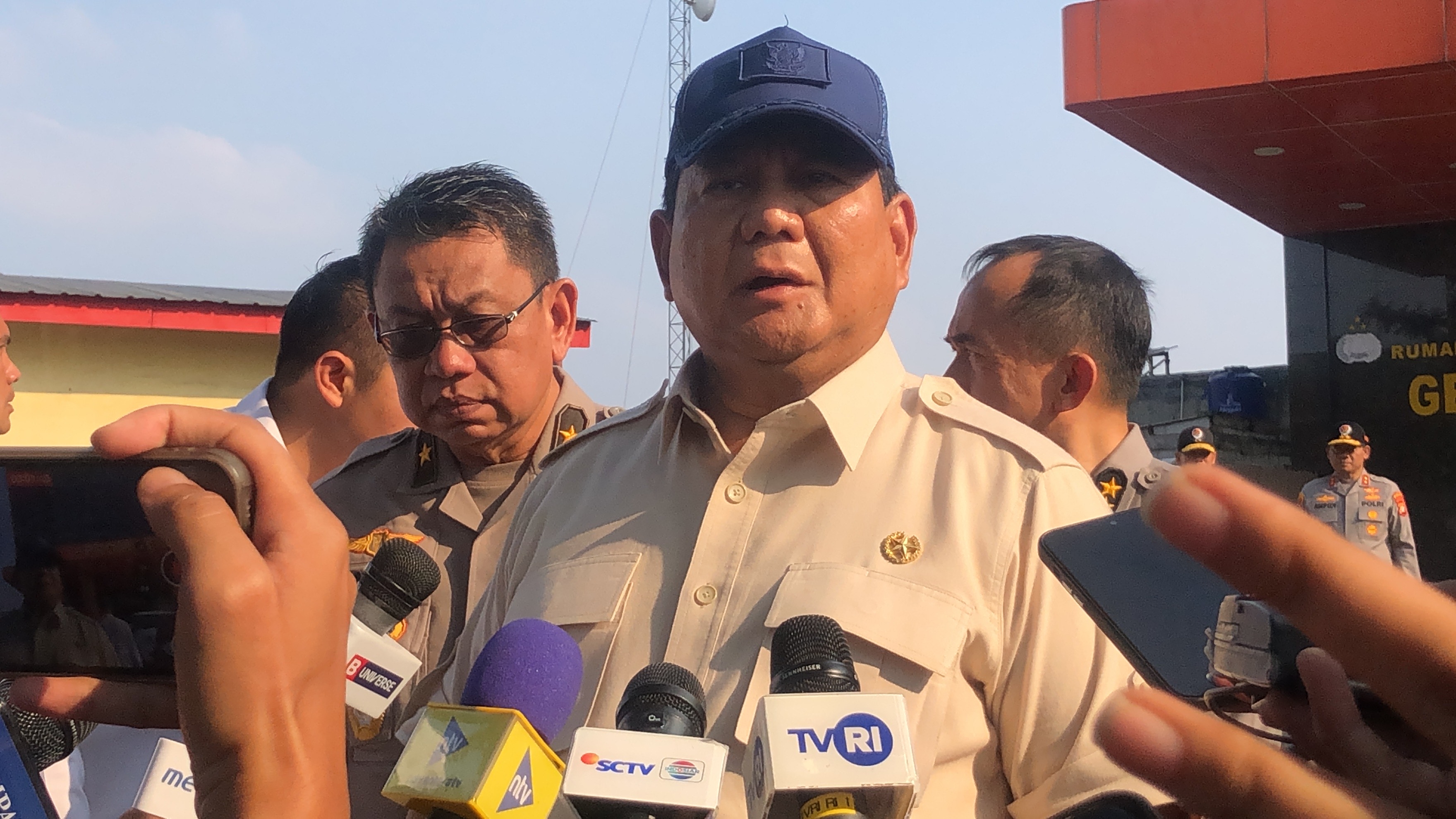 Prabowo Jenguk Polisi Korban Demo, Janjikan Kenaikan Pangkat dan Tegaskan Negara Lindungi Hak Rakyat