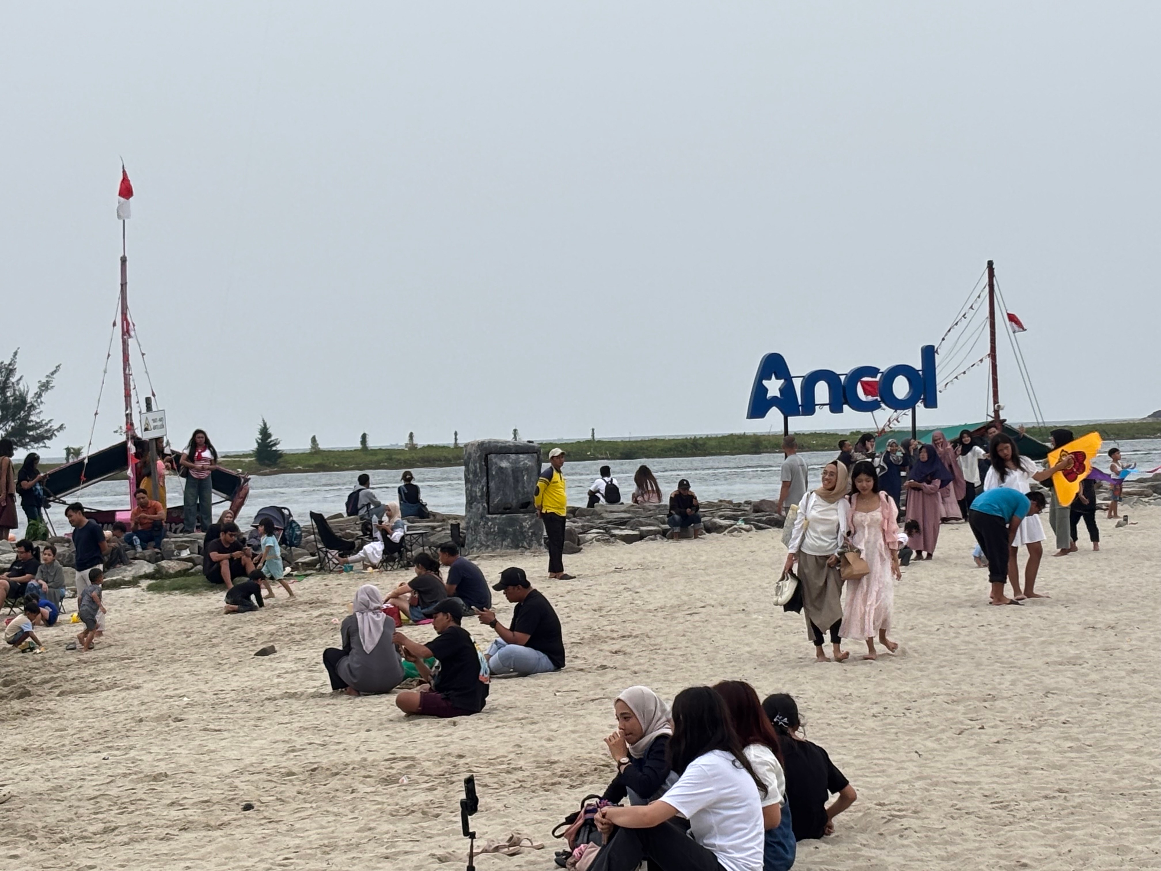 Pantai Ancol Padat Pengunjung di Libur Panjang, Target 100 Ribu Wisatawan