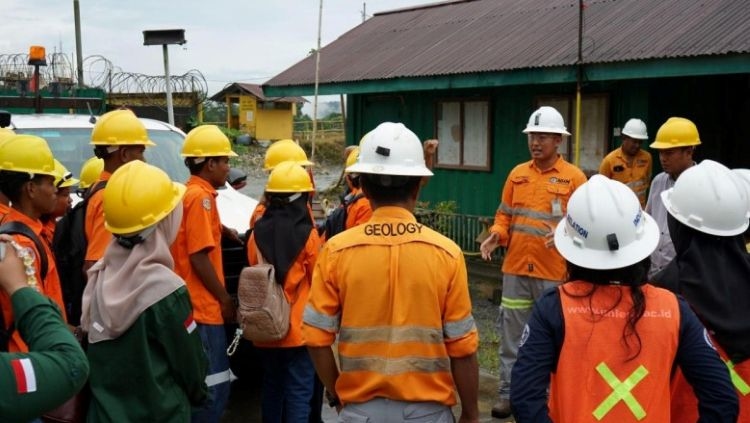 Dari Ruang Kelas ke Lapangan: NHM Siapkan Talenta Tambang Masa Depan dari Halmahera Utara