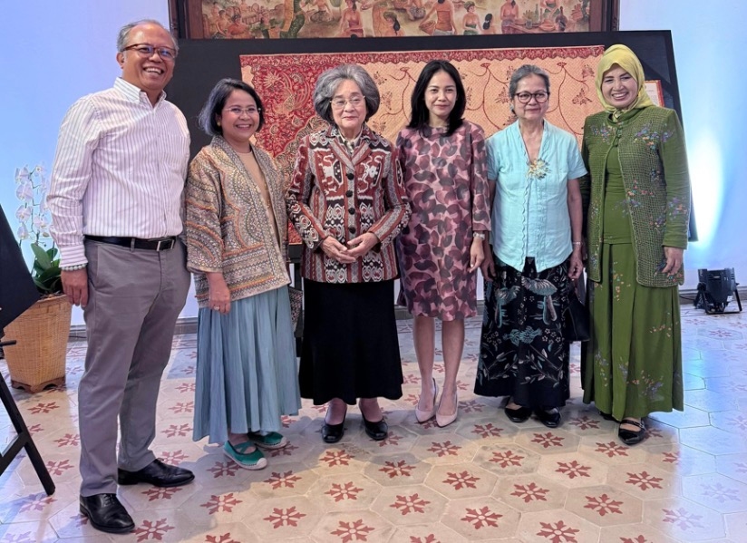 Pameran Nusawastra Silang Budaya ke-10 Menghadirkan Keindahan Wastra Nusantara Bertema Bunga