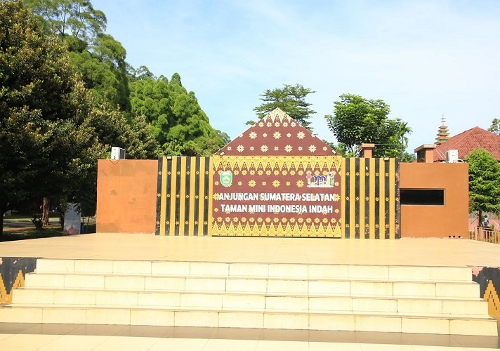 Wagub Sumsel Cik Ujang Tinjau Anjungan Sumsel di TMII, Tegaskan Komitmen Lestarikan Budaya Daerah