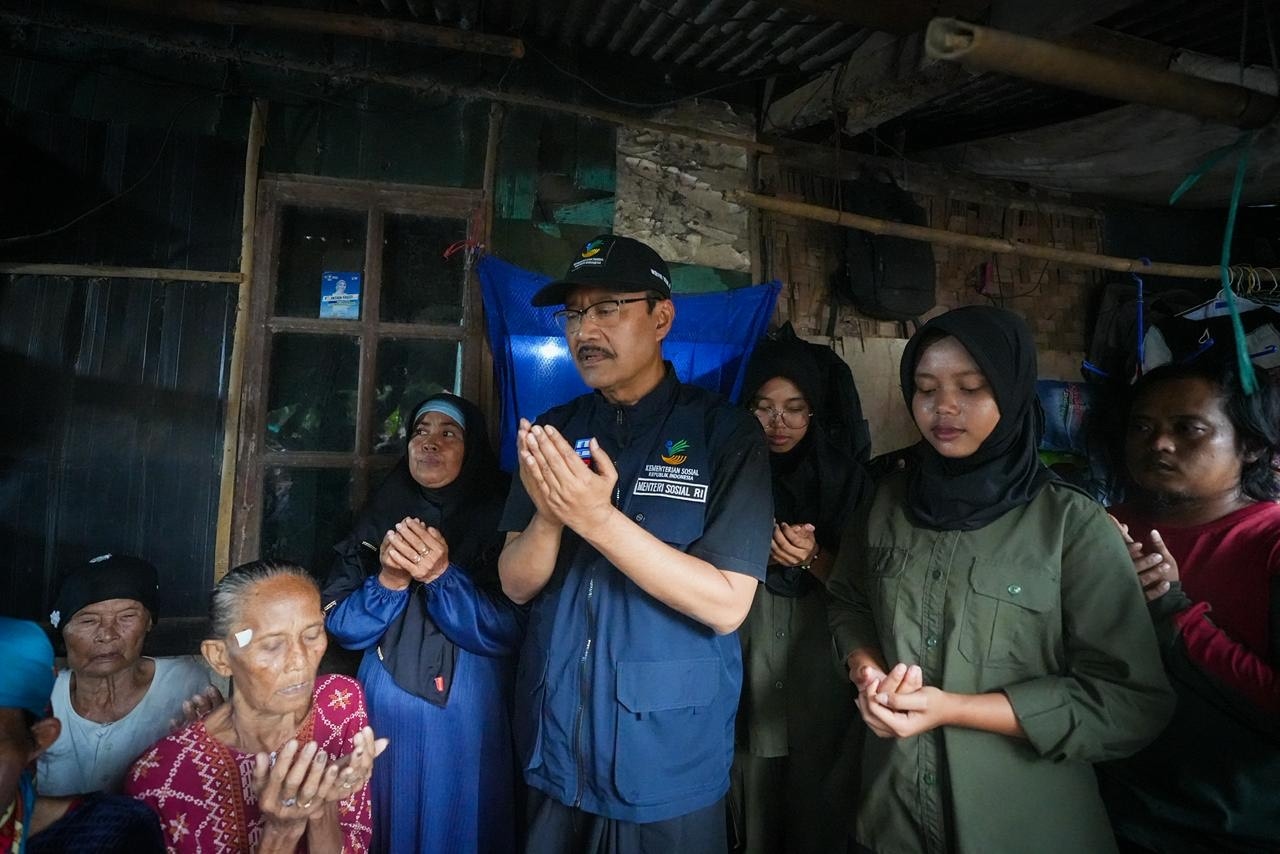 Jelang Hari Pahlawan, Mensos Gelar Doa Bersama Komunitas Pemulung di Bantargebang