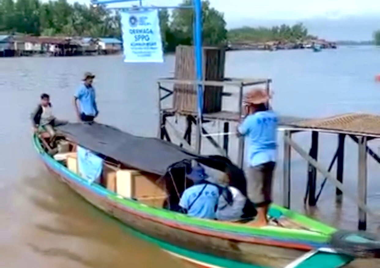 Kisah Petugas SPPG Aluh-Aluh Besar, Antarkan MBG Pakai Perahu untuk 951 Anak-Anak Pulau