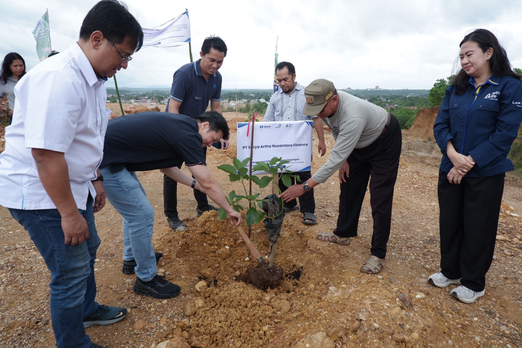 SANF, Asuransi Astra dan Astra Life Tanam 600 Lebih Pohon di Kalimantan Selatan