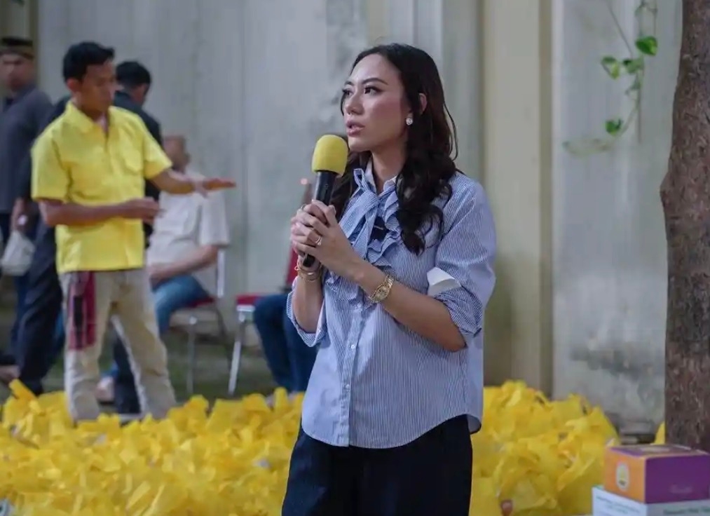 Alia Noorayu Laksono Bagikan 350 Paket Sembako di Tiga Kecamatan Jakarta Timur