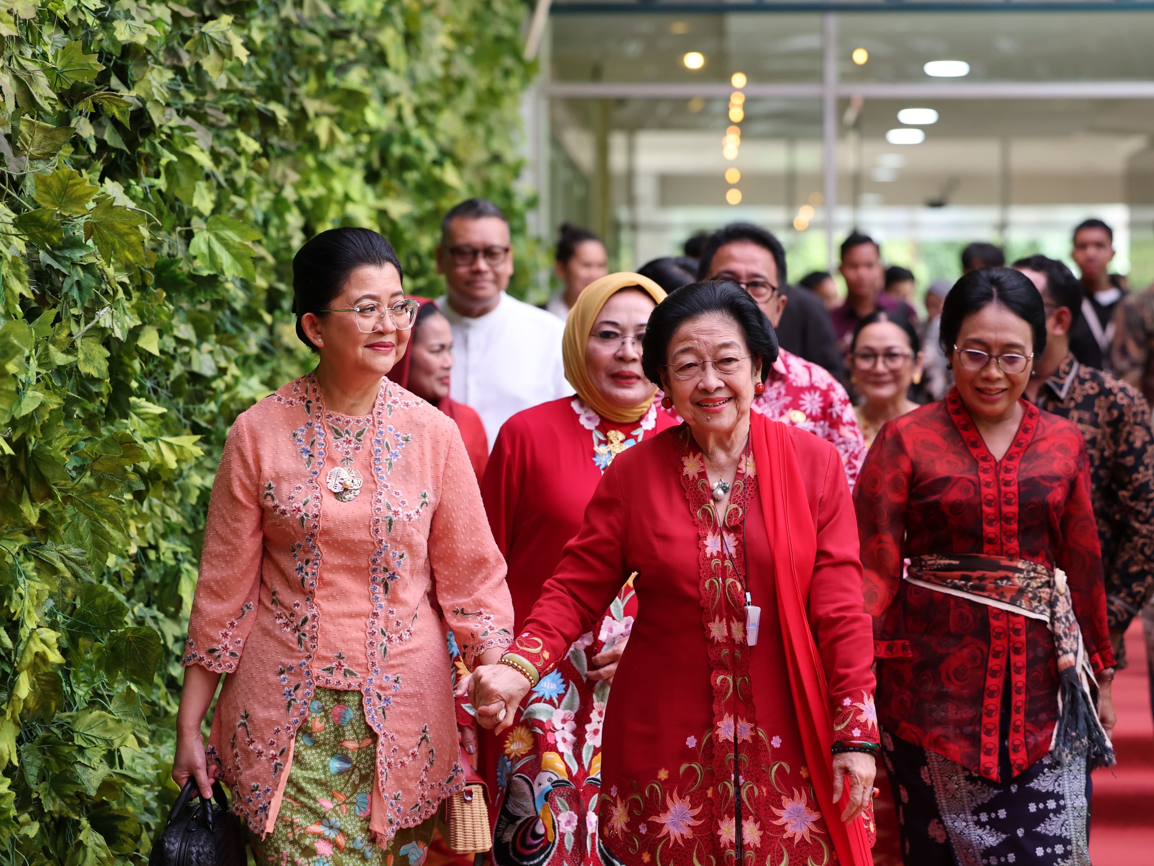 Megawati Hadiri Peringatan Hari Ibu PDIP, Luncurkan Buku dan Galang Donasi Korban Bencana